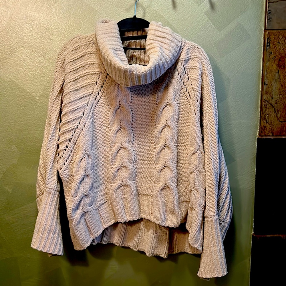 Size small Moon & Madison sweater